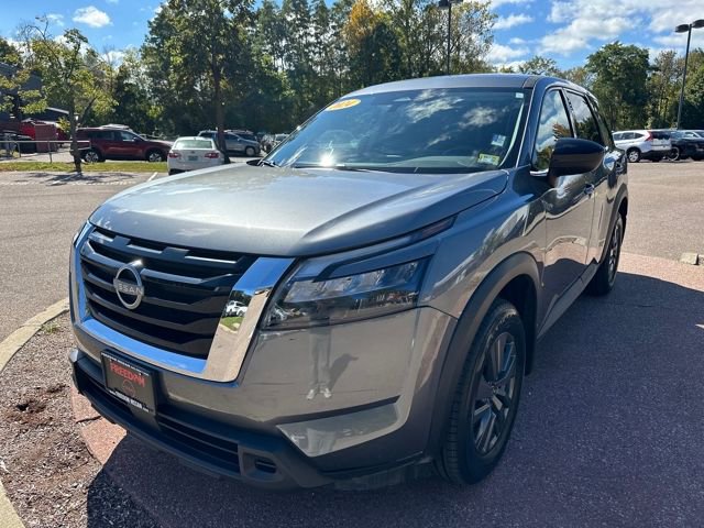 Used 2024 Nissan Pathfinder S image 2