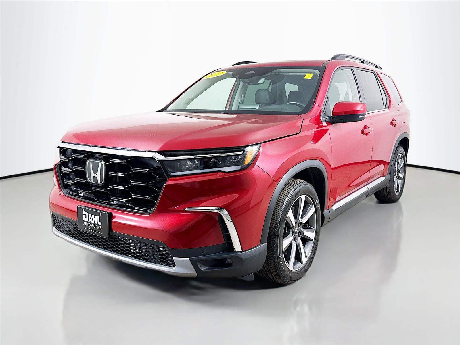 Used 2023 Honda Pilot Touring image 3