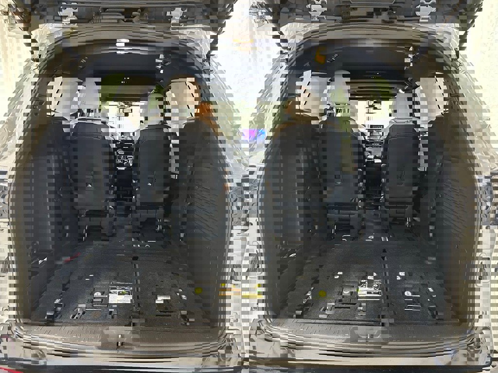 Used 2025 Toyota Sienna XSE image 55