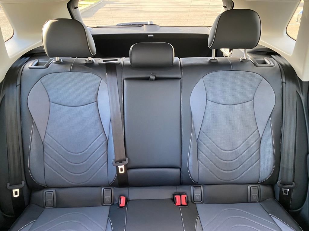 New 2025 Volkswagen Tiguan SE image 18