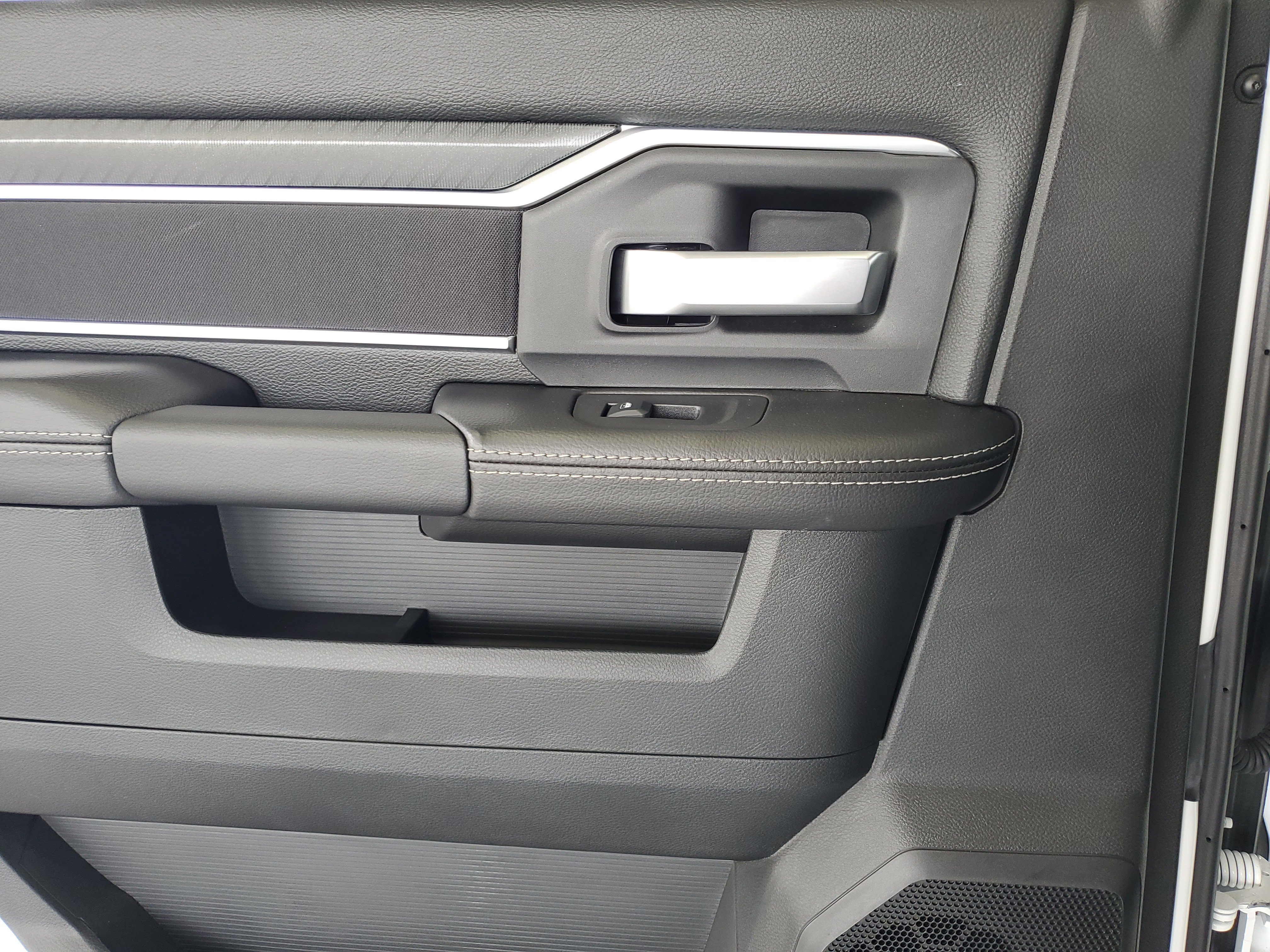 New 2025 RAM 2500 Big Horn AWD/4WD image 13