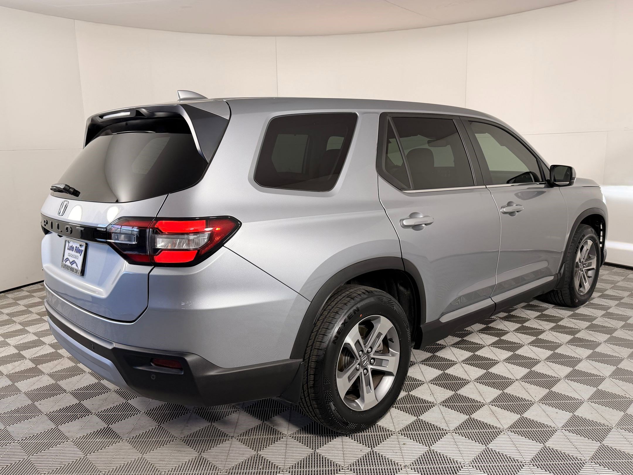 Certified 2025 Honda Pilot EX-L image 9