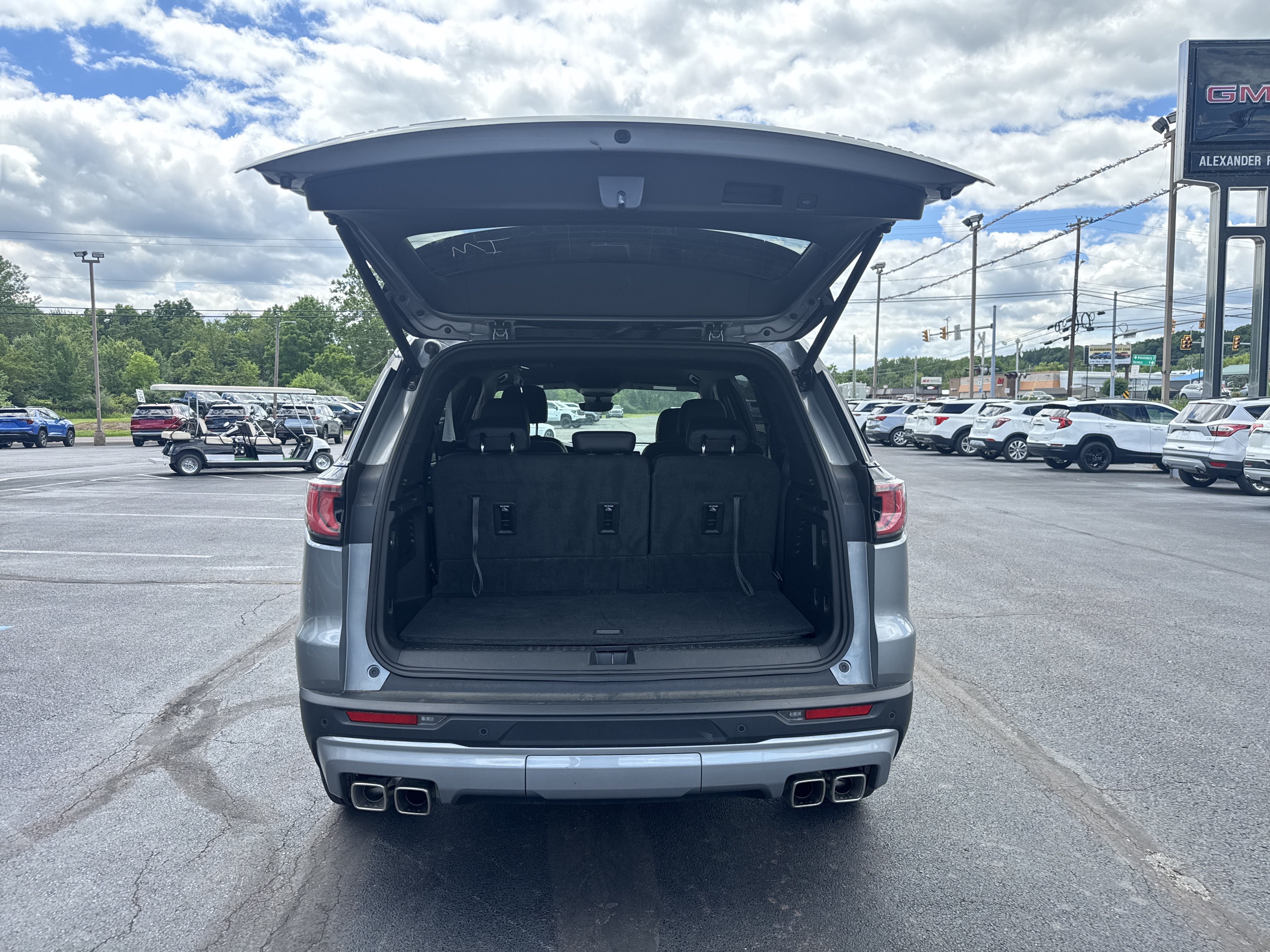 Used 2026 GMC Acadia Elevation w/ Elevation Premium Package AWD/4WD image 5