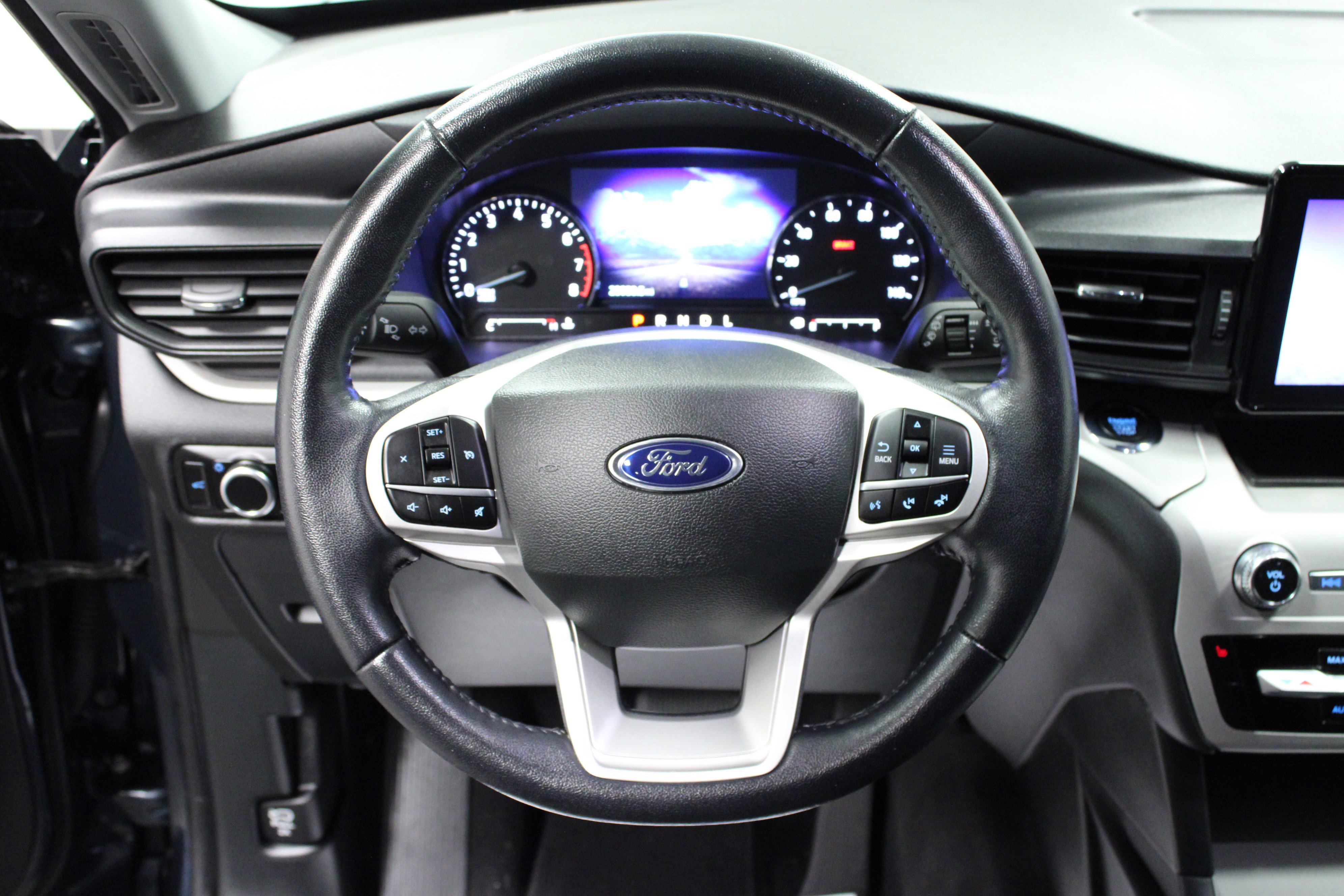 Used 2023 Ford Explorer XLT image 18