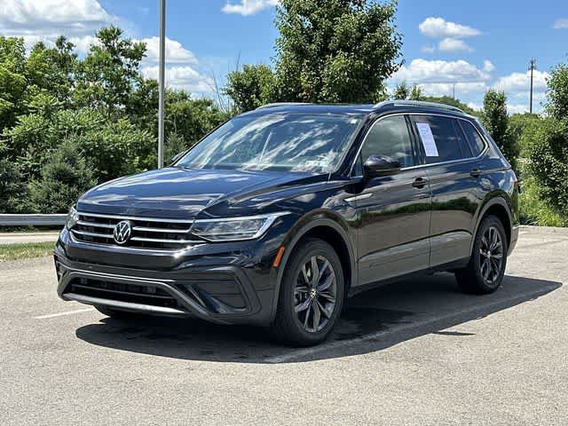 Used 2022 Volkswagen Tiguan SE AWD/4WD image 1