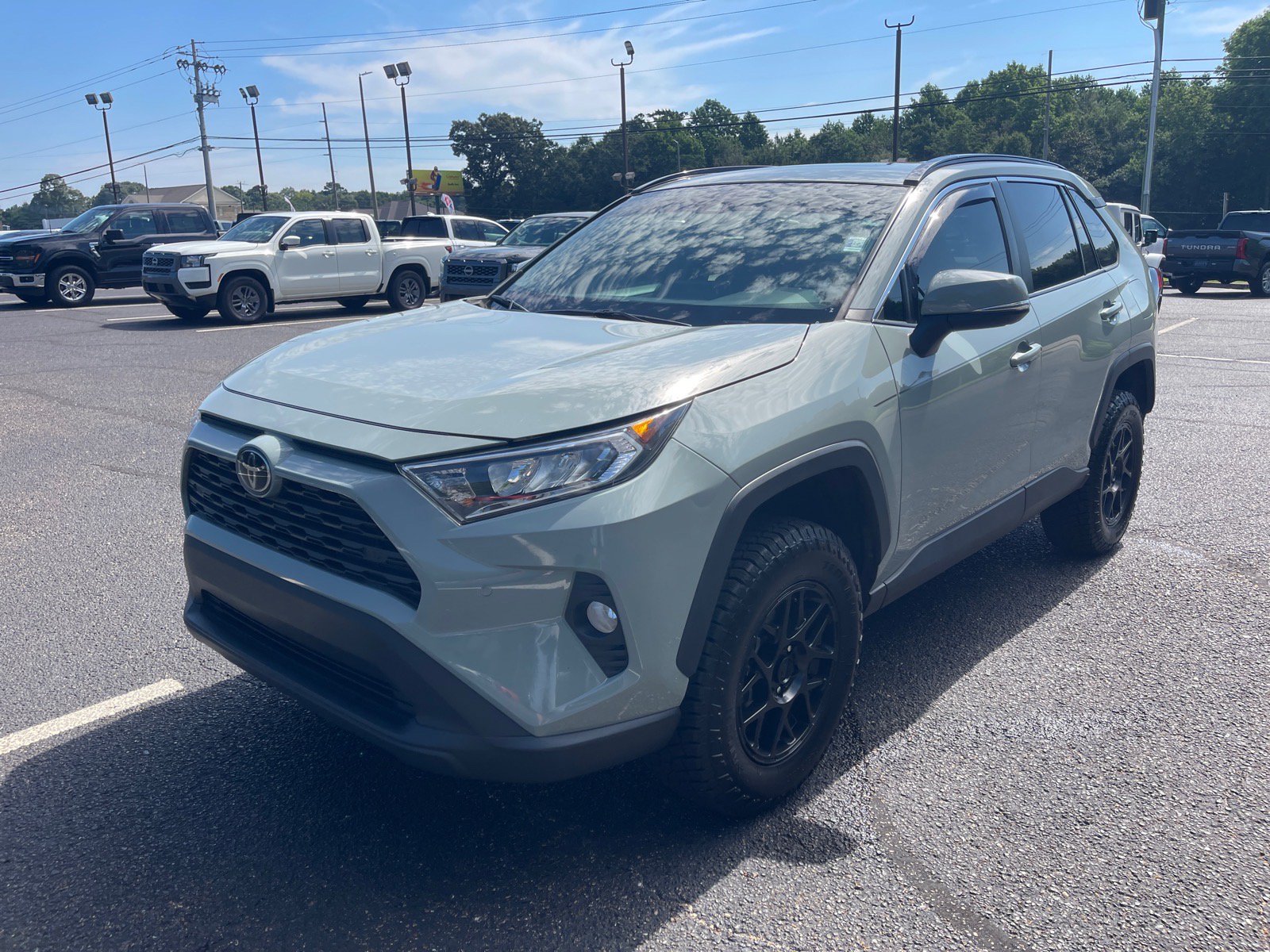 Used 2021 Toyota RAV4 XLE Premium FWD image 3