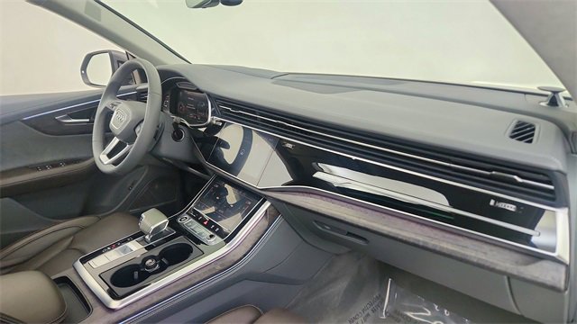Used 2023 Audi Q8 Prestige w/ Prestige Package image 22