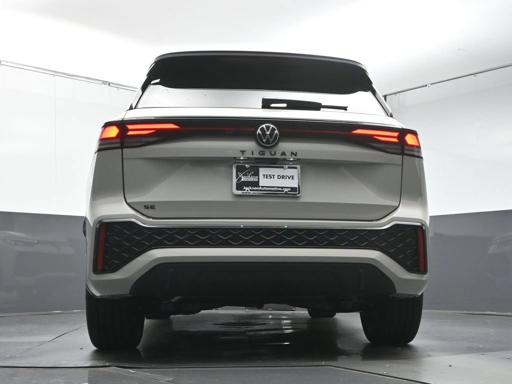 New 2026 Volkswagen Tiguan SE R-Line FWD image 37