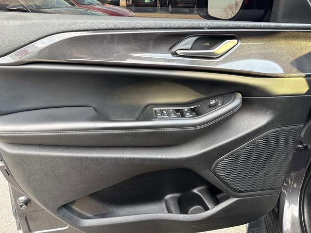 Used 2023 Jeep Grand Cherokee L Laredo image 17