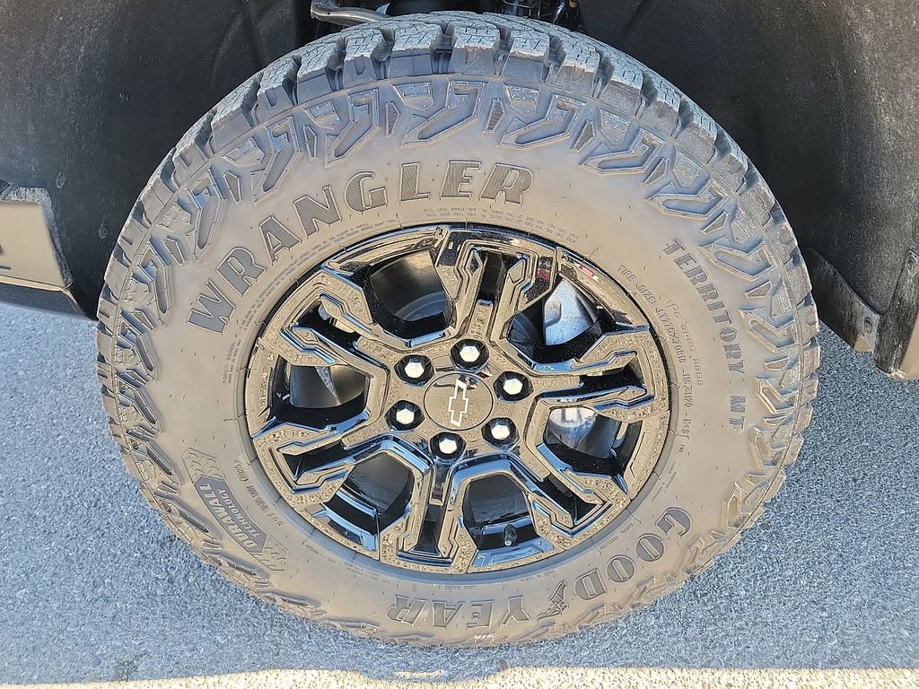 Used 2026 Chevrolet Silverado 1500 ZR2 w/ Dark Appearance Package image 14