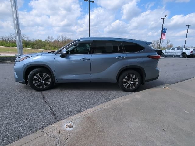 Used 2021 Toyota Highlander XLE image 28