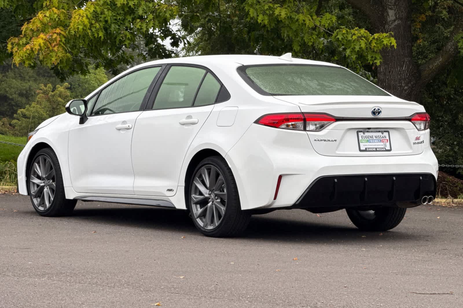 Used 2024 Toyota Corolla SE AWD/4WD image 6