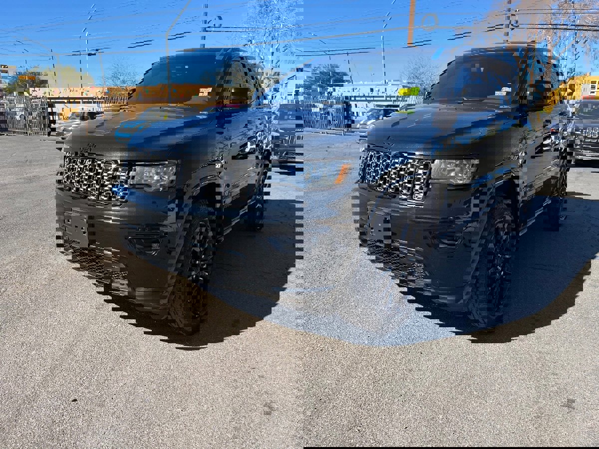 Used 2018 Jeep Grand Cherokee Altitude image 11