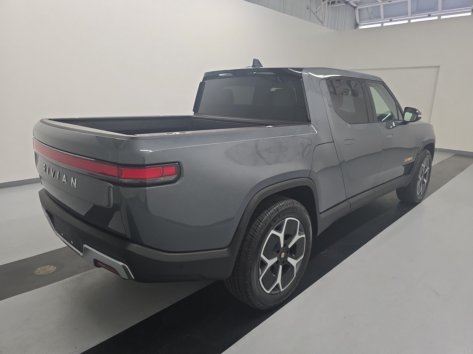 Used 2022 Rivian R1T Adventure AWD/4WD image 5