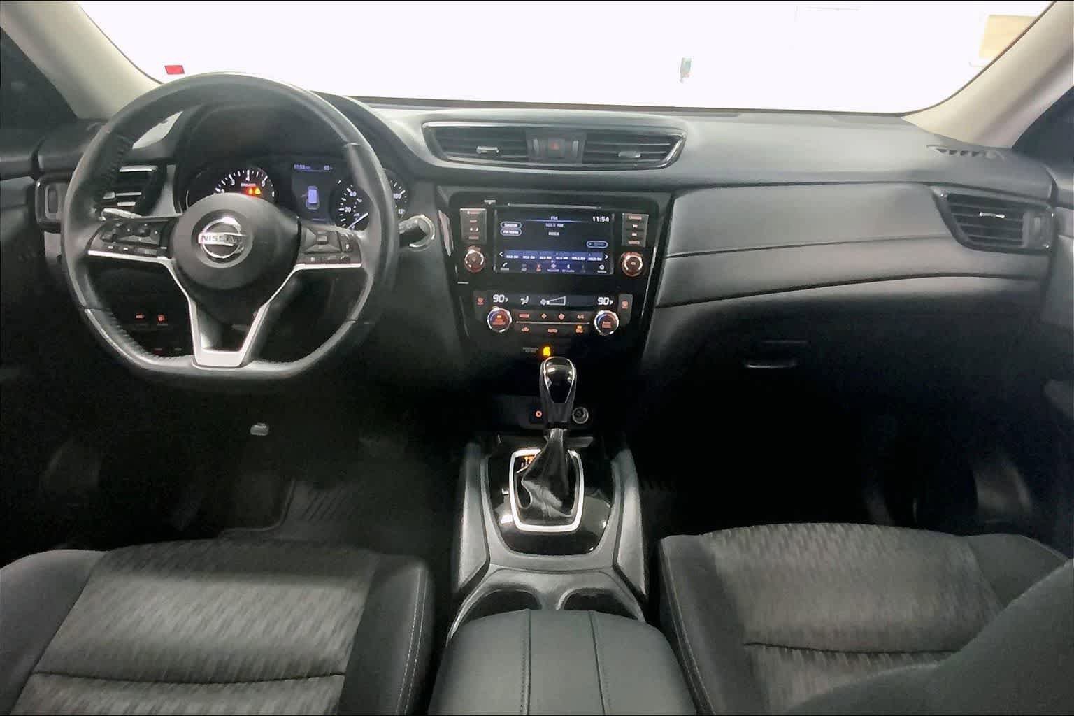 Used 2018 Nissan Rogue SV w/ Premium Package image 9