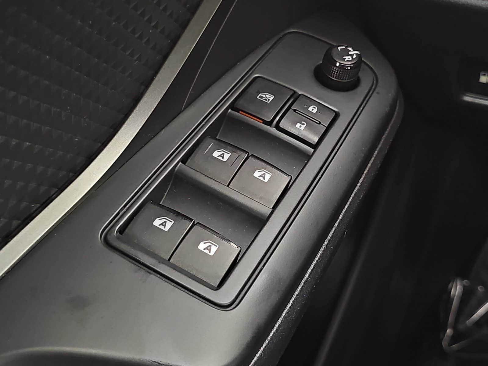 Used 2019 Toyota C-HR LE FWD image 27