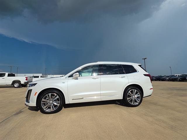 Used 2025 Cadillac XT6 Premium Luxury FWD image 4