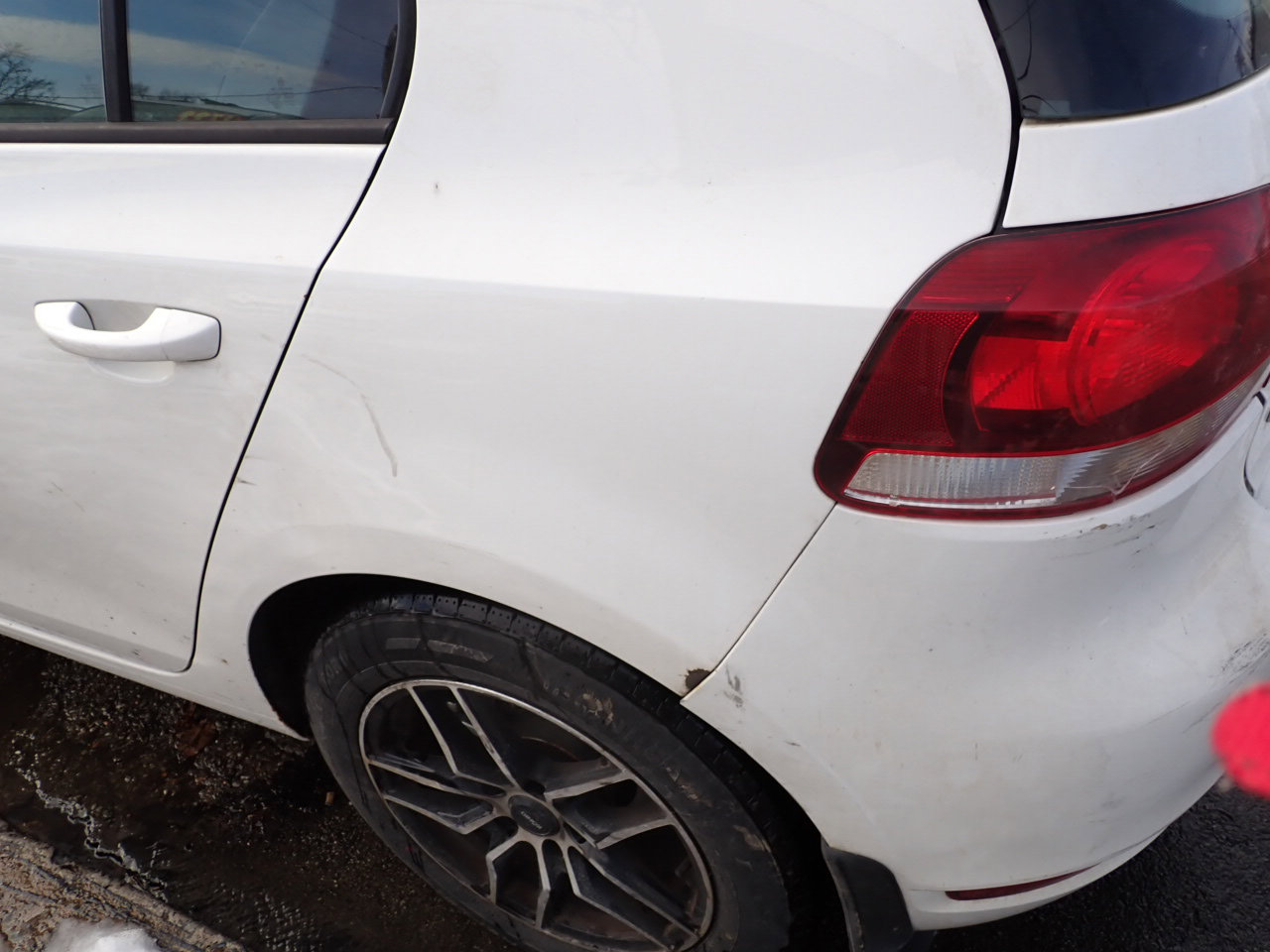 Used 2012 Volkswagen Golf 2.5L Conv & Sunroof 4 Door PZE image 4