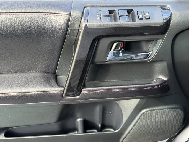 Used 2016 Toyota 4Runner SR5 AWD/4WD image 19