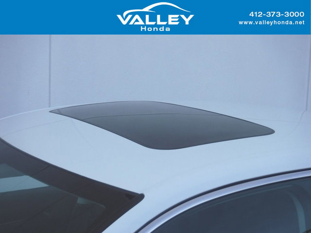 Used 2022 Honda Civic Touring image 3