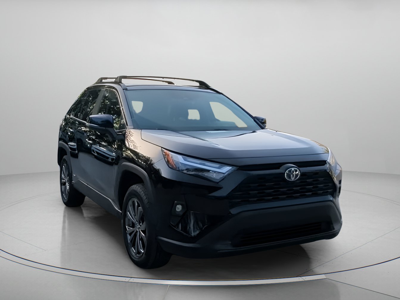 Used 2023 Toyota RAV4 XLE Premium AWD/4WD image 4
