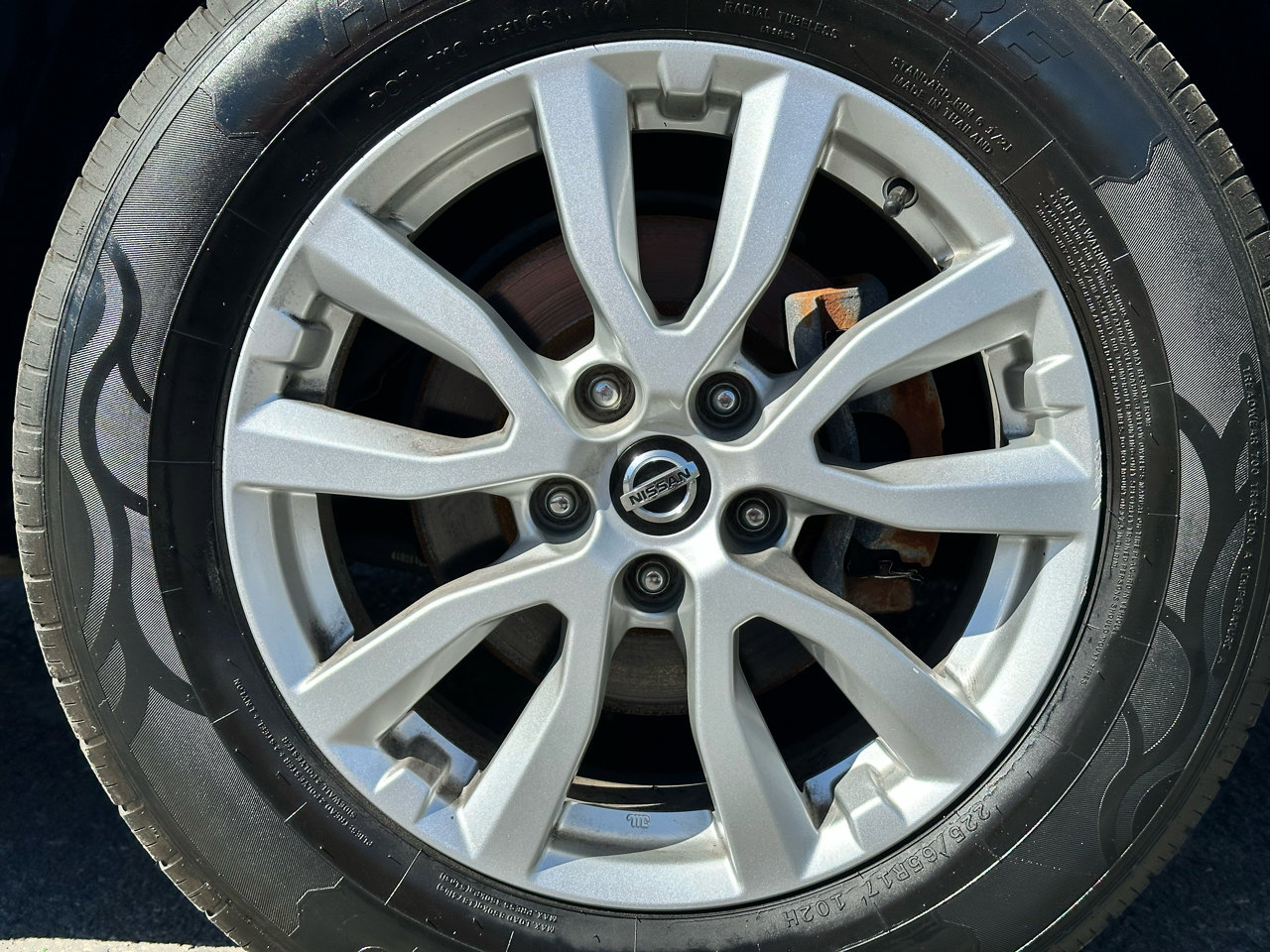Used 2020 Nissan Rogue SV image 9