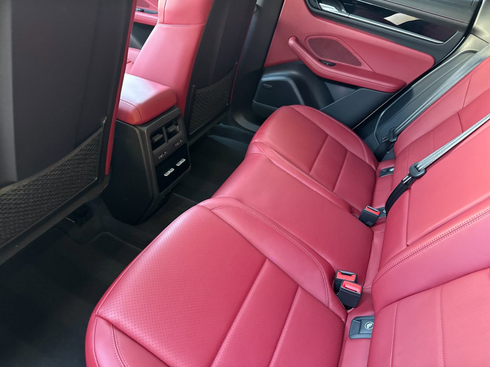 Certified 2025 Porsche Macan 4 Electric AWD/4WD image 14