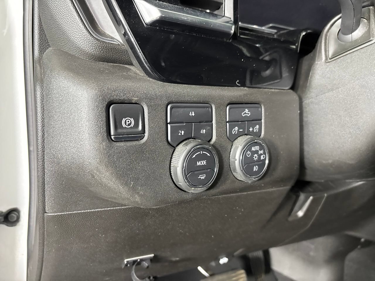 Used 2025 Chevrolet Silverado 2500 LT w/ Convenience Package AWD/4WD image 8