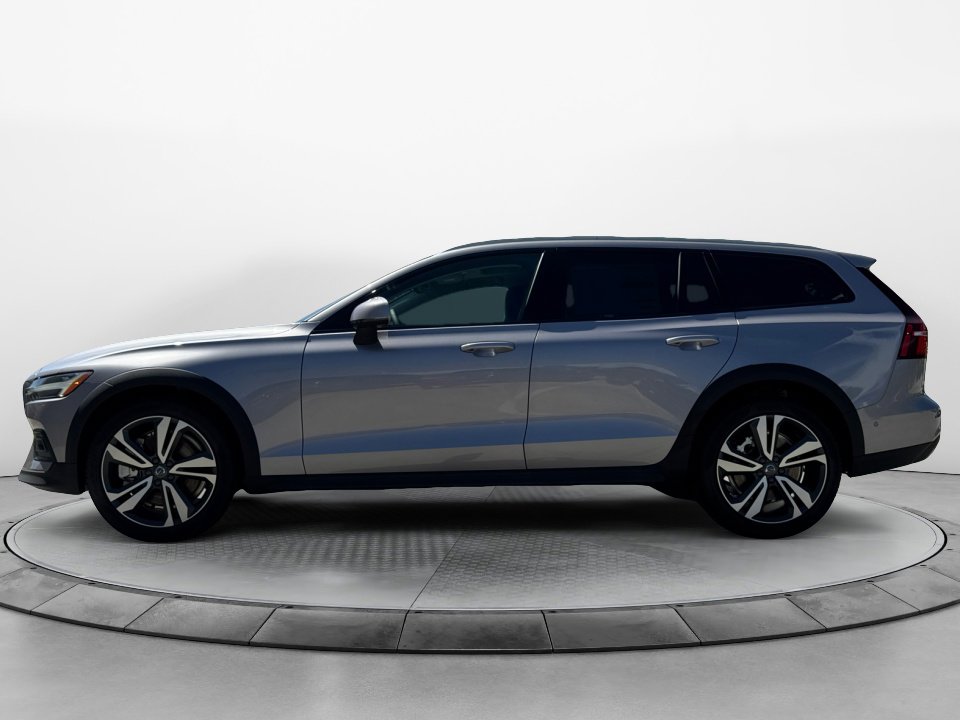 New 2026 Volvo V60 B5 Cross Country Plus w/ Protection Package Premier image 4