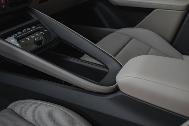 Used 2025 Porsche Macan 4 Electric image 21