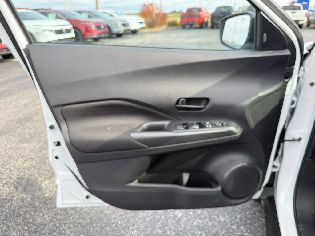 New 2025 Nissan Kicks Play S image 8