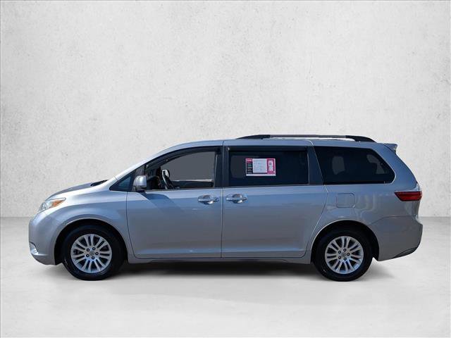 Used 2017 Toyota Sienna XLE Premium image 9