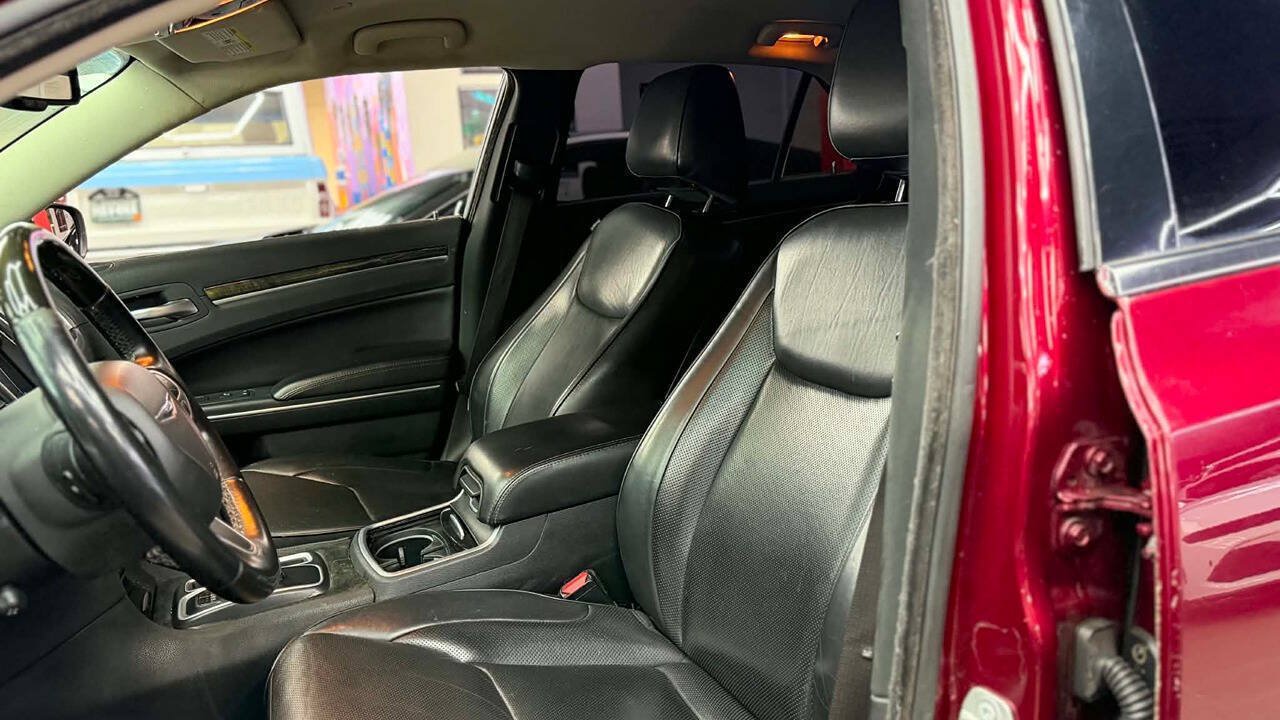 Used 2018 Chrysler 300 Limited RWD image 10