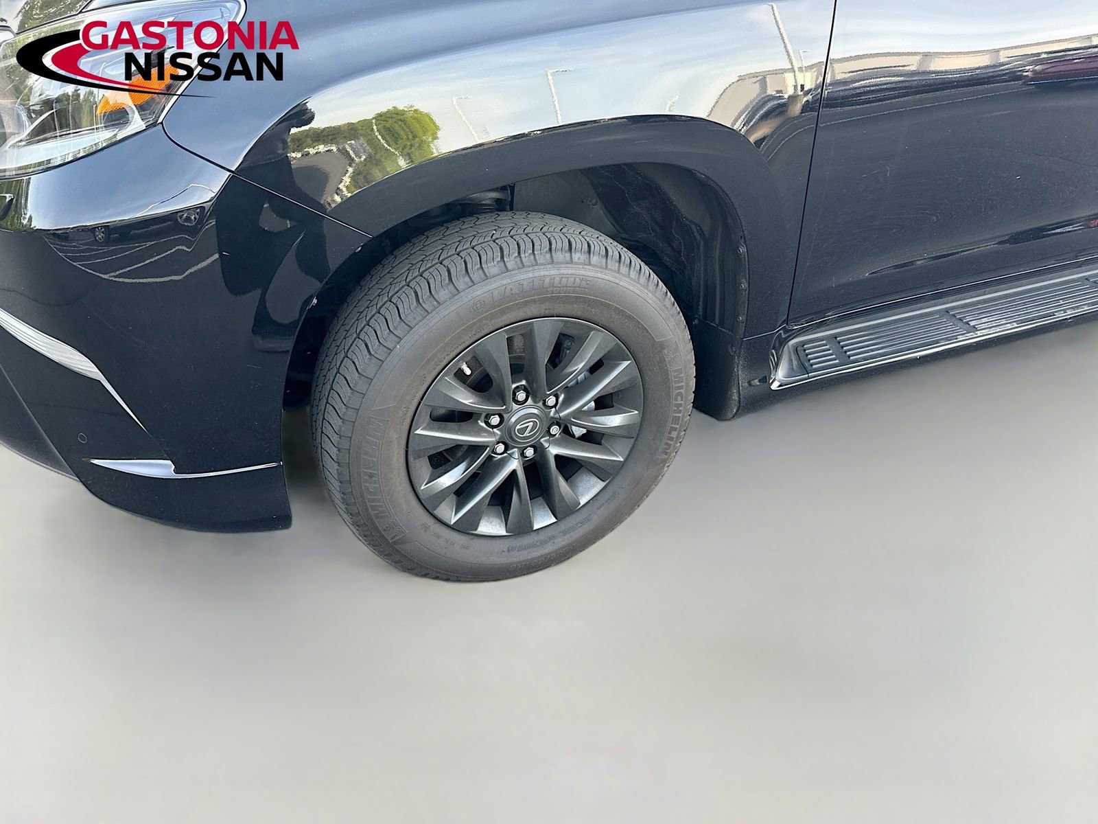 Used 2023 Lexus GX 460 Premium w/ Premium Package image 3