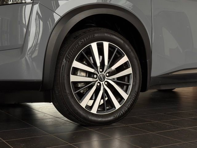 Used 2022 Nissan Pathfinder Platinum w/ Cargo Package image 15