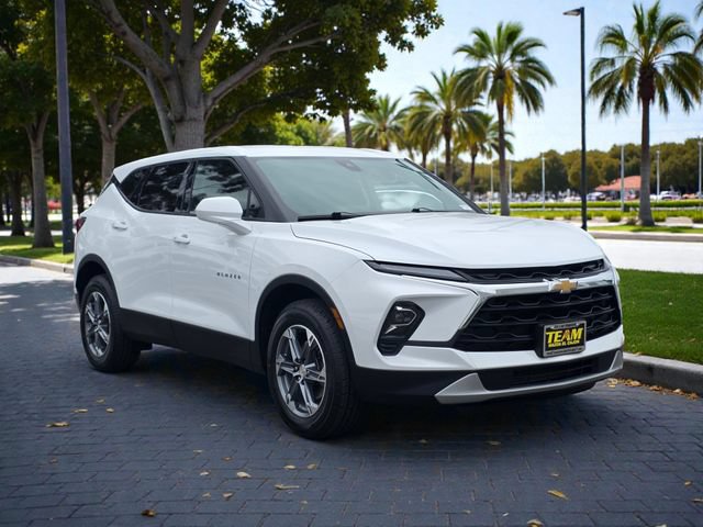 Used 2025 Chevrolet Blazer LT FWD image 4