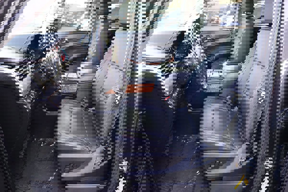 Used 2018 Chevrolet Suburban Premier image 13