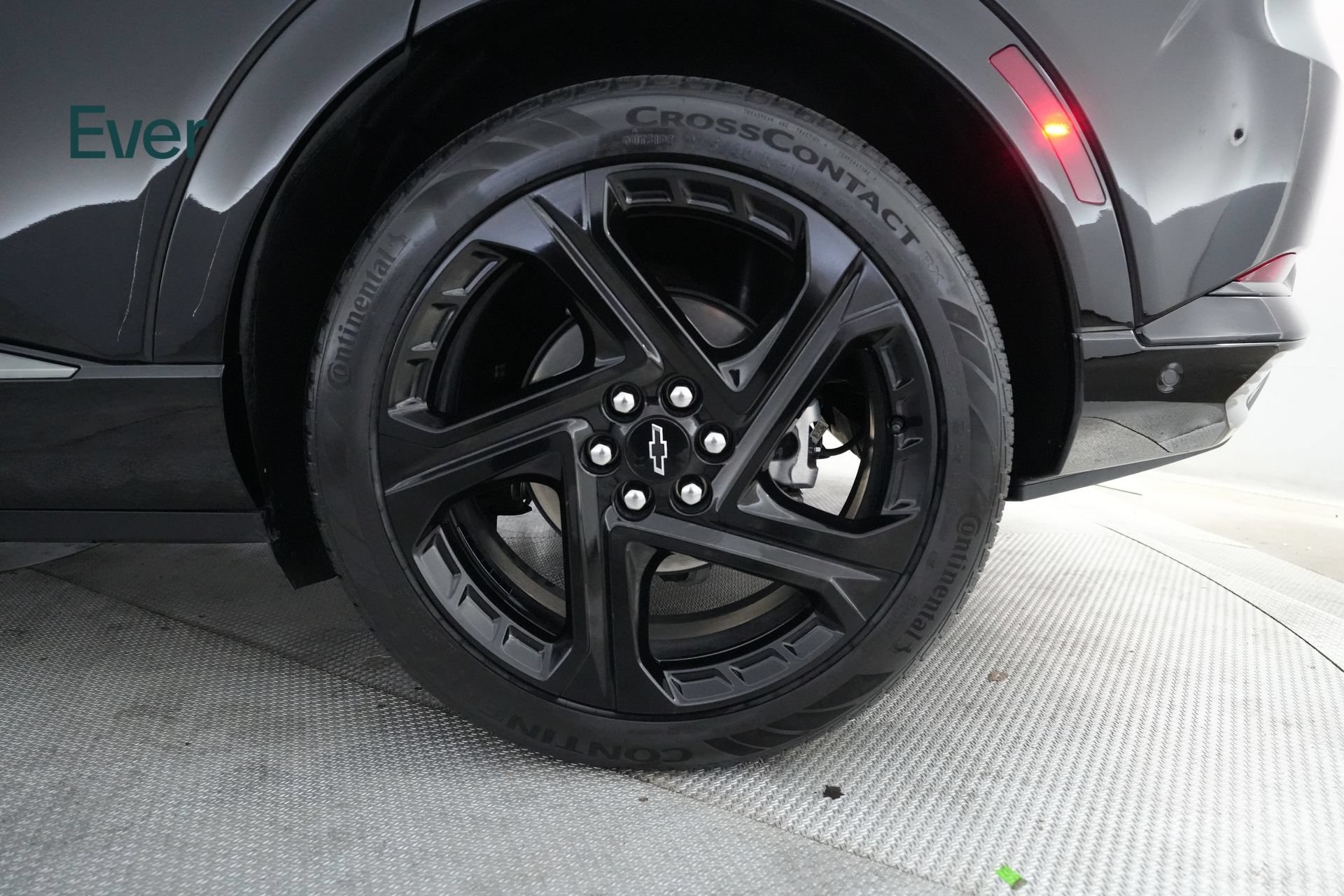 Used 2024 Chevrolet Equinox EV RS FWD image 9