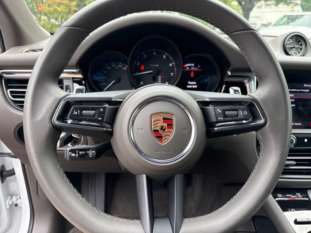 Used 2025 Porsche Macan AWD/4WD image 13