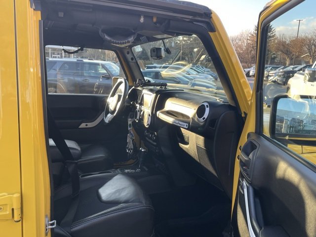 Used 2015 Jeep Wrangler Unlimited Sahara image 23