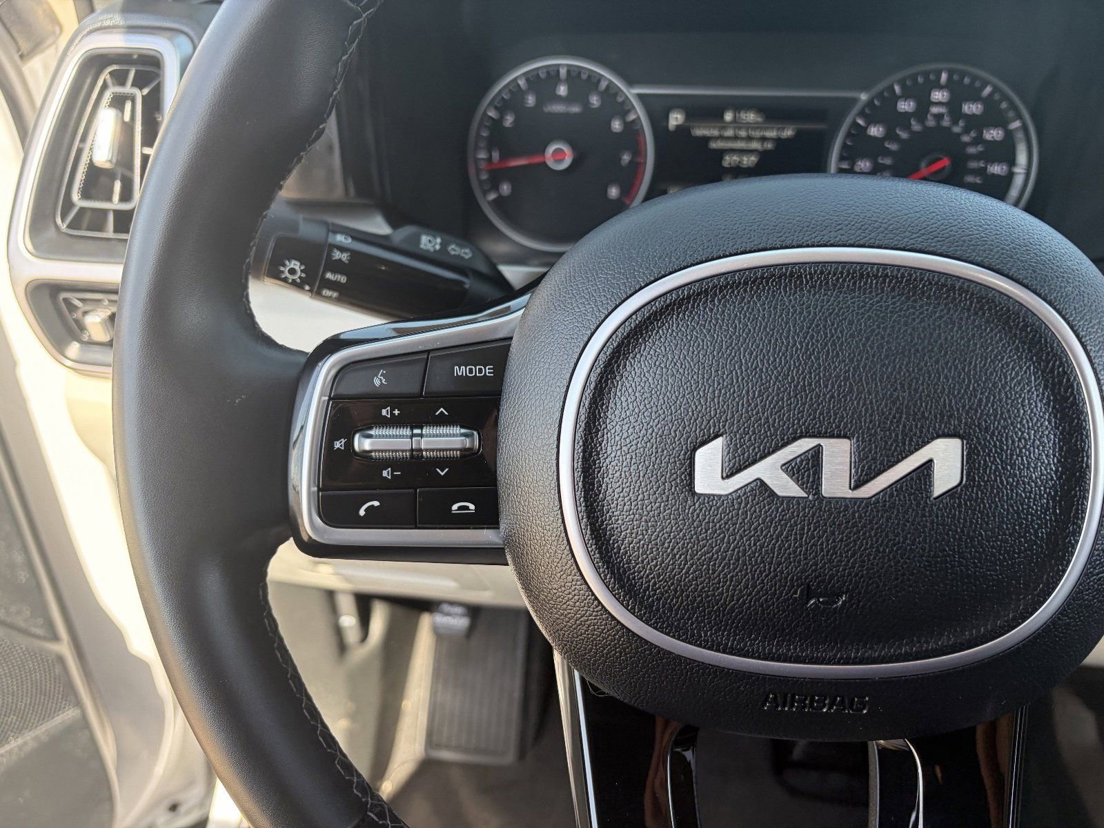 Used 2023 Kia Sorento S w/ Panoramic Sunroof Package image 25