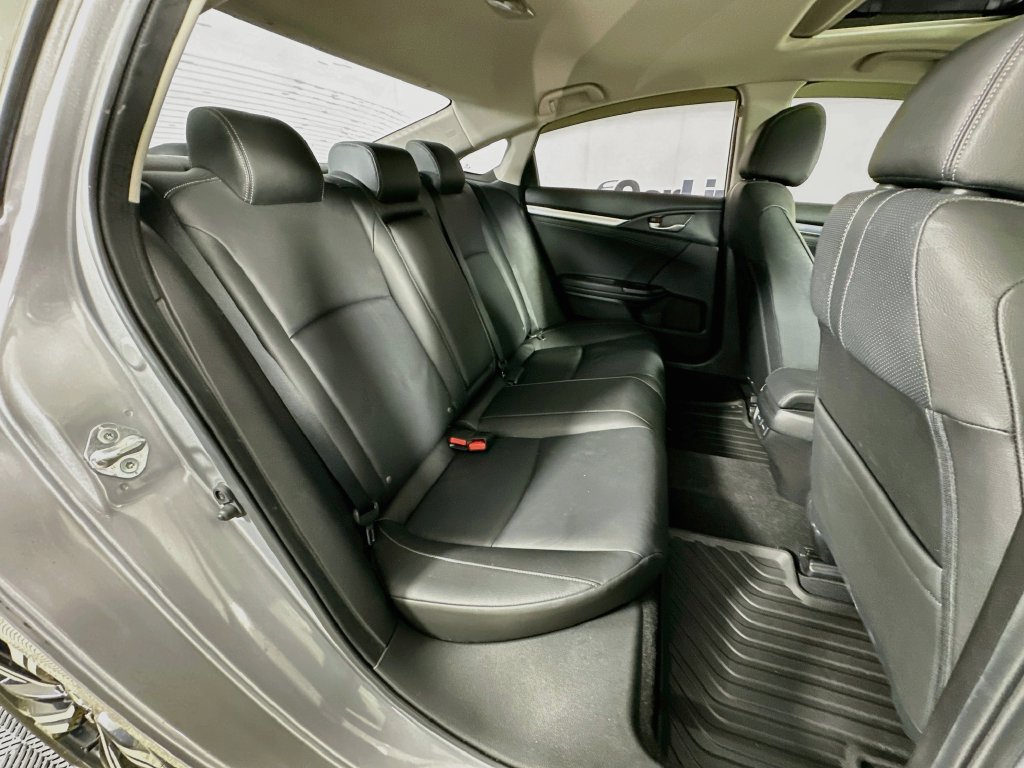 Used 2018 Honda Civic Touring image 34