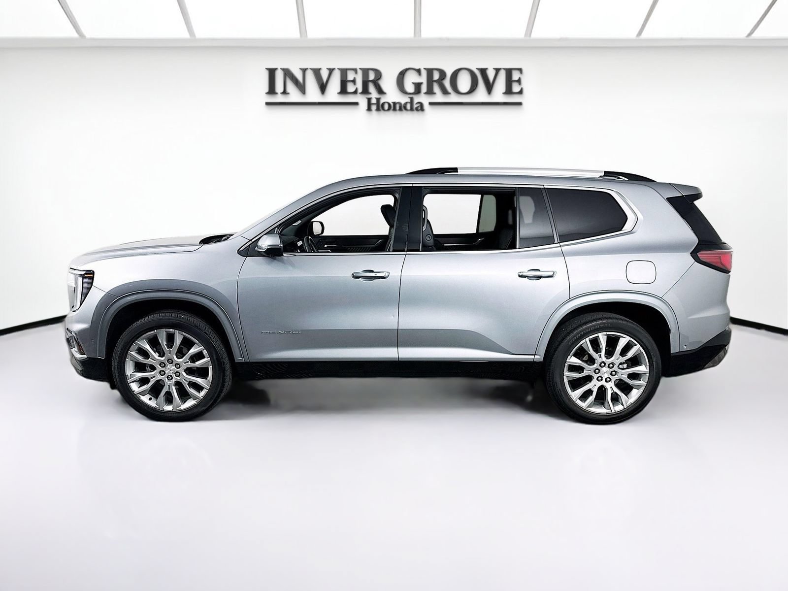 Used 2024 GMC Acadia Denali w/ Super Cruise Package FWD image 8