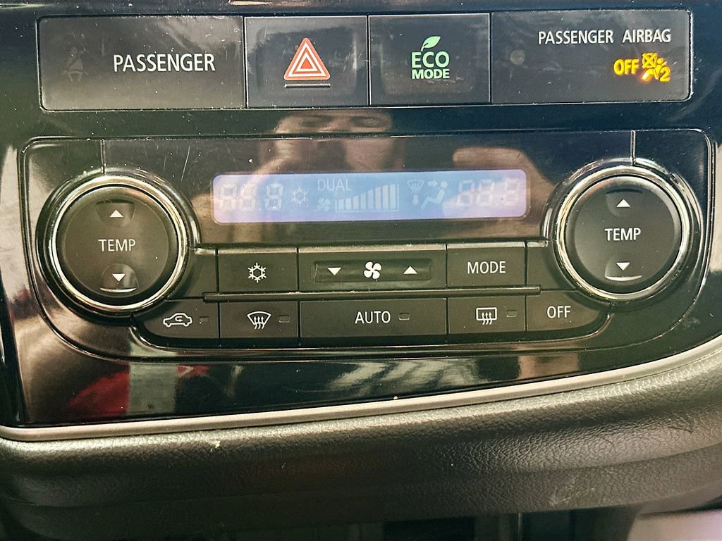 Used 2018 Mitsubishi Outlander SE image 16