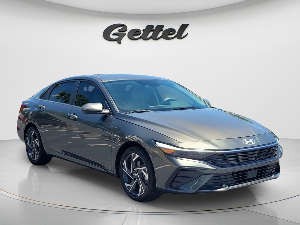 Certified 2025 Hyundai Elantra Limited FWD image 3