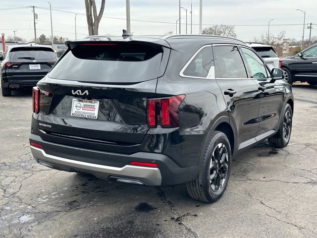 Used 2025 Kia Sorento S image 4