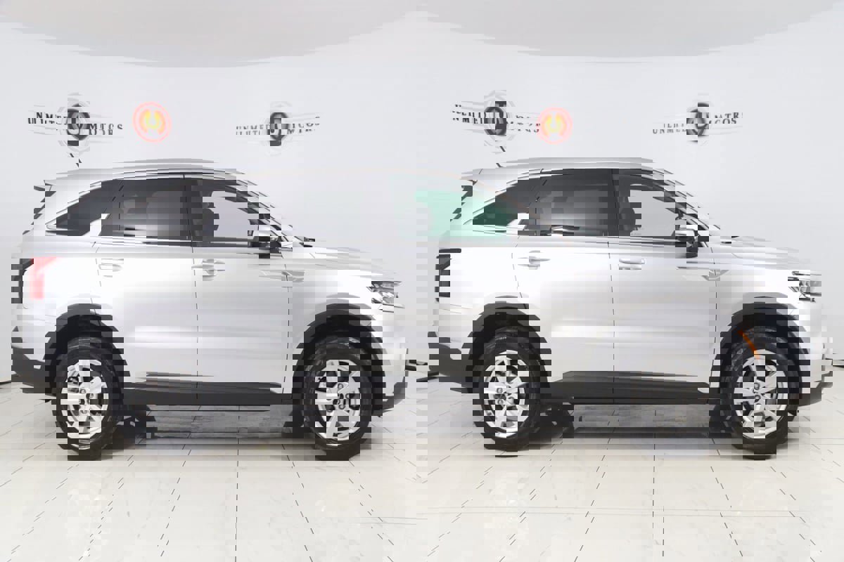 Used 2022 Kia Sorento LX image 2