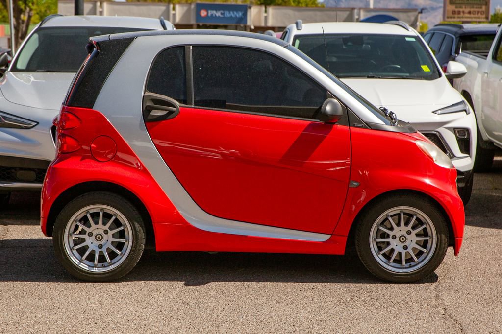 Used 2011 smart fortwo passion RWD image 4