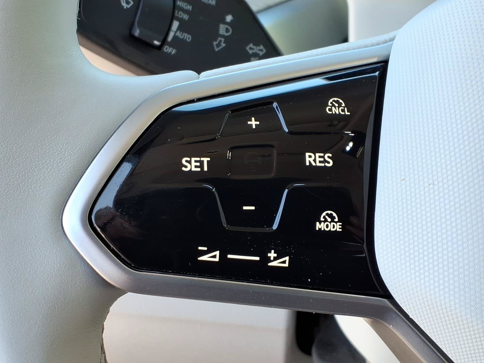 Certified 2025 Volkswagen ID. Buzz Pro S Plus RWD image 25