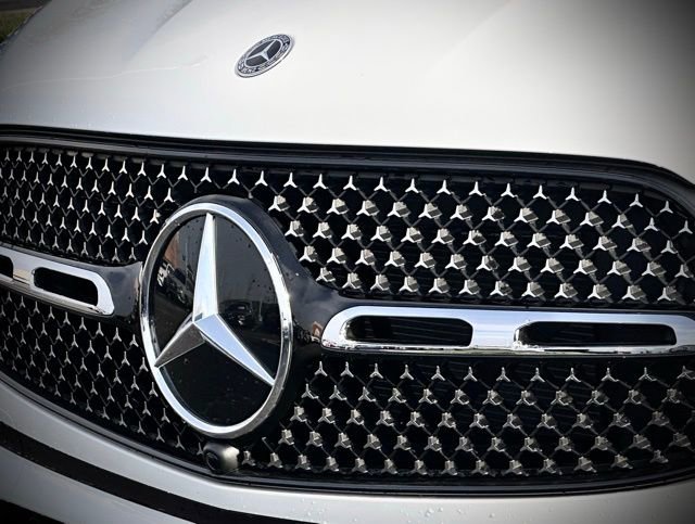 Used 2025 Mercedes-Benz GLC 300 4MATIC image 6